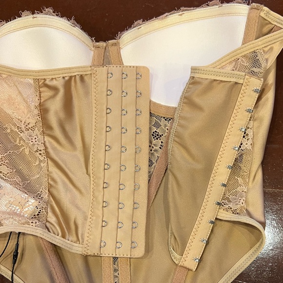 Champagne lace and silk corset size xs - Picture 4 of 5
